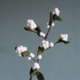 Sjaal met een verhaal - Vilten bloem Witte besjes