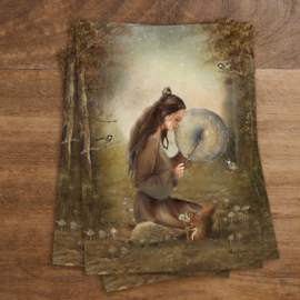 Iris Esther - Ansichtkaart Beat of my own Drum