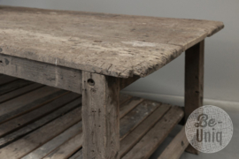 Grote oude vergrijsd houten originele tafel 189 x 89 x H71 cm workmate kookeiland boerderij ladekast werkbank met onderplank Sidetable wandtafel toonbank winkeltafel presenteertafel werkbank keukenblok landelijk stoer industrieel vintage keukeneiland