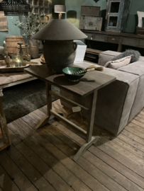 Vergrijsd houten tafeltje tafel Sidetable schrijftafel wandmeubel wandtafel eettafel keukentafel buro bureau landelijk stoer Schrijftafeltje Aura Peeperkorn