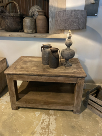Oude robuust doorleefd houten tafel fabriekstafel bijzettafel stoer landelijk industrieel vintage werkbank