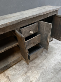 Oud houten dressoir kast televisiekast audio tvkast ook sidetable aura Peeperkorn schuif klosje dressoir deurtjes met klosjes landelijk vintage industrieel stoer oud hout aura Peeperkorn