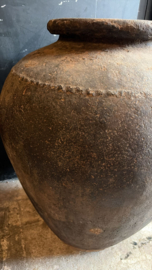 Prachtige authenthieke stoere grijs bruine donkere grote stenen kruik pot vaas olijfkruik bruin grijs H81 x D65 cm