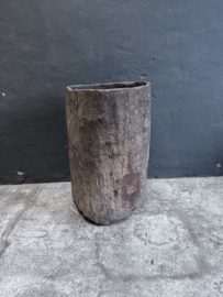 Hele grote oude stoere vergrijsd houten graanbak graanton bloempot bloembak landelijk sober stoer robuust 74 x 48 cm plantenbak