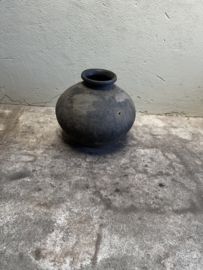 Prachtige vergrijsd antieke claypot Nepal kruik stenen vaas pot landelijk stoer sober vintage 39 x 40 cm