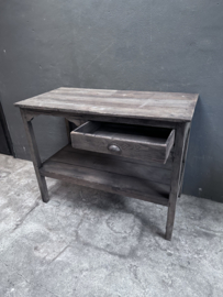 Vergrijsd houten tafel sidetable werkbank legplanken keukenblok kookeiland keukeneiland landelijk stoer wastafel wastafelmeubel commode dressoir sidetable keukenelement badkamer toilet wandmeubel landelijk stoer  uniek