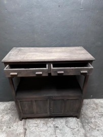 Oud vergrijsd houten kastje keukenkast keukenrek rek schap boekenkast servies landelijk hal hout