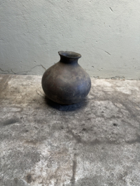 Prachtige vergrijsd antieke claypot Nepal kruik stenen vaas pot landelijk stoer sober vintage 37 x 34 cm
