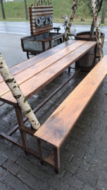 Zeer zware oude robuuste hout picknicktafel oerdegelijk en heel zwaar met metalen boerentafel tafel eettafel landelijk tuintafel met nieuwe eiken planken