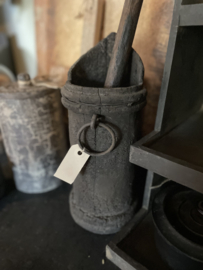 Oude unieke houten kan pot bak vaas prachtig donker patine patina grijs zwart landelijk stoer