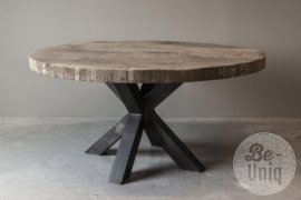 Oud vergrijsd houten ronde eettafel 180  rond tafel metalen spinpoot  landelijk stoer