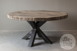 Oud vergrijsd houten ronde eettafel 140  rond tafel metalen spinpoot  landelijk stoer