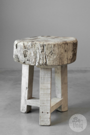 Gave oude houten kruk krukje krukjes landelijk stoer hakblok tafeltje bijzettafeltje