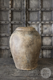 Mooie grote oude  stenen kruik vaas pot landelijk stoer H48 x 36 cm