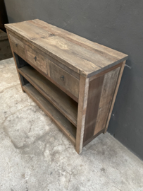 Stoer oud vergrijsd houten sidetable tafel ladekast wastafel wastafelmeubel keukenblok kookeiland grove nerf dressoir sidetable werkbank bureau landelijk stoer robuust vergrijsd hout kookeiland keukeneiland wandmeubel 3 lades