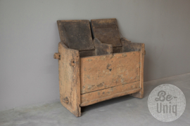 Prachtige hele grote oude doorleefd houten unieke Himalaya Hymalaya kist graankist voerbak voerkist bank klepbank Sidetable dressoir kast dekenkist wandmeubel kist dekenkist kast sidetable stoer landelijk industrieel aarde aardetint terra terracotta