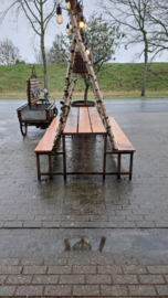 Zeer zware oude robuuste hout picknicktafel oerdegelijk en heel zwaar met metalen boerentafel tafel eettafel landelijk tuintafel met nieuwe eiken planken