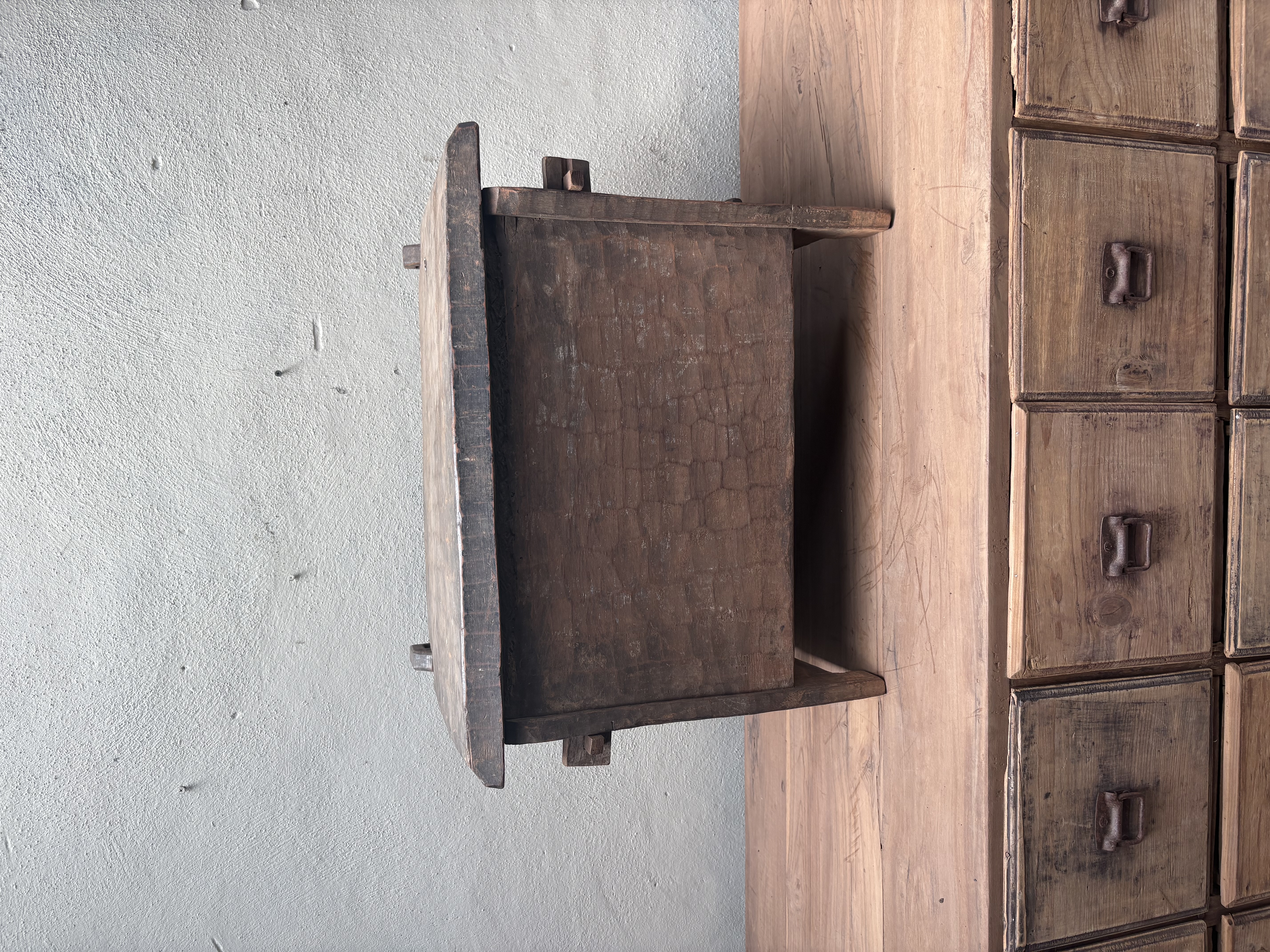 Stoere originele oude houten Himalaya kist kistje dekenkist landelijk klepbank nr 44