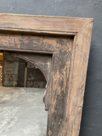 Prachtige  grote oude vergrijsd houten spiegel  tuinspiegel halspiegel passpiegel 161 x103 cm robuust oosters houtsnijwerk imposant eye-catcher grof landelijk urban stoer industrieel