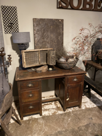 Stoer oud houten bureau schrijftafel werkbank werktafel buro landelijk stoer vintage industrieel robuust met lades 121 x 65 x H78 cm