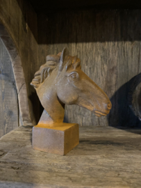Gietijzeren paard paardje paardehoofd kop roest beeld beeldje landelijk