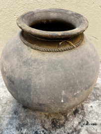 oude grijs stenen kruik pot grijze mega landelijk olijfpot olijfkruik waterkruik 54 cm hoog 53 cm doorsnede nr 50