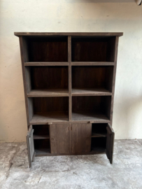 Grote massief vergrijsd houten kast landelijk vakken vakkenkast keukenkast schappen grutterskast boekenkast H201 x B150 x D48 vm stoer robuust