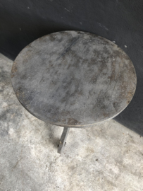 Vergrijsde grijs houten rond bijzettafeltje tafel tafeltje wijntafel wijntafeltje landelijk stoer 60 cm