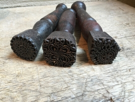 Oud houten stempel met handvat textielstempel india batik stempeltje vintage industrieel