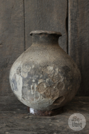 Oude grijs stenen kruik H36 X 32 cm pot bruingrijze bruine grijze mega vaas bloempot stoer sober landelijk olijfpot olijfkruik waterkruik