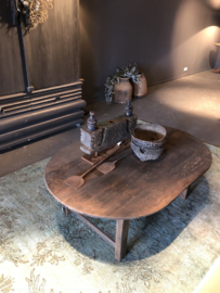 Aura Peeperkorn Prachtige oud houten salontafel rond ovaal ovale tafel 140 x 90 cm landelijk boho vintage stoer