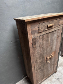 Stoer oud houten railway truckwood houten 2 deurs kast kastje 150 x 80 x 40 cm meidenkast old wood klosje landelijk stoer industrieel