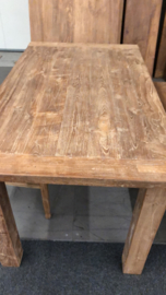 Stoere grove teakhouten tafel met blokpoten en dik tafelblad  160 x 90 cm landelijk stoer robuust