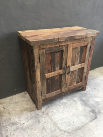 Oude houten commode dressoir kast kastje wandmeubel truckwood railway hout oud houten