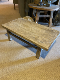 Hele stoere oude vergrijsd doorleefd houten Salontafel tafel bijzettafel opzet landelijk stoer robuust  97 x 54 cm