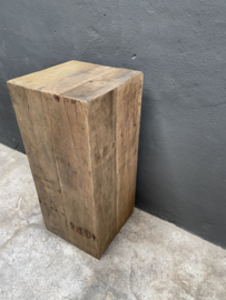Grote oud vergrijsd houten truckwood railway hout sokkel zuil pilaar landelijk  35 x 35 x 80 cm
