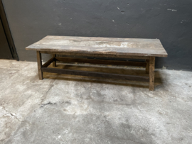 Prachtige oude vergrijsd houten tafel salontafel bijzettafel landelijk stoer vergrijsd hout houten tafel