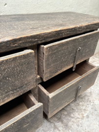 Stoere oude landelijke ladekast vergrijsd doorleefd houten Sidetable grijs zwart wandtafel 152 cm