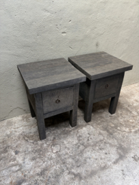Oud vergrijsd houten kastje nachtkastje nachtkastjes hout ladekastje ladekastjes kastjes tafel tafeltje halkastje landelijk bijzettafel bijzettafeltje