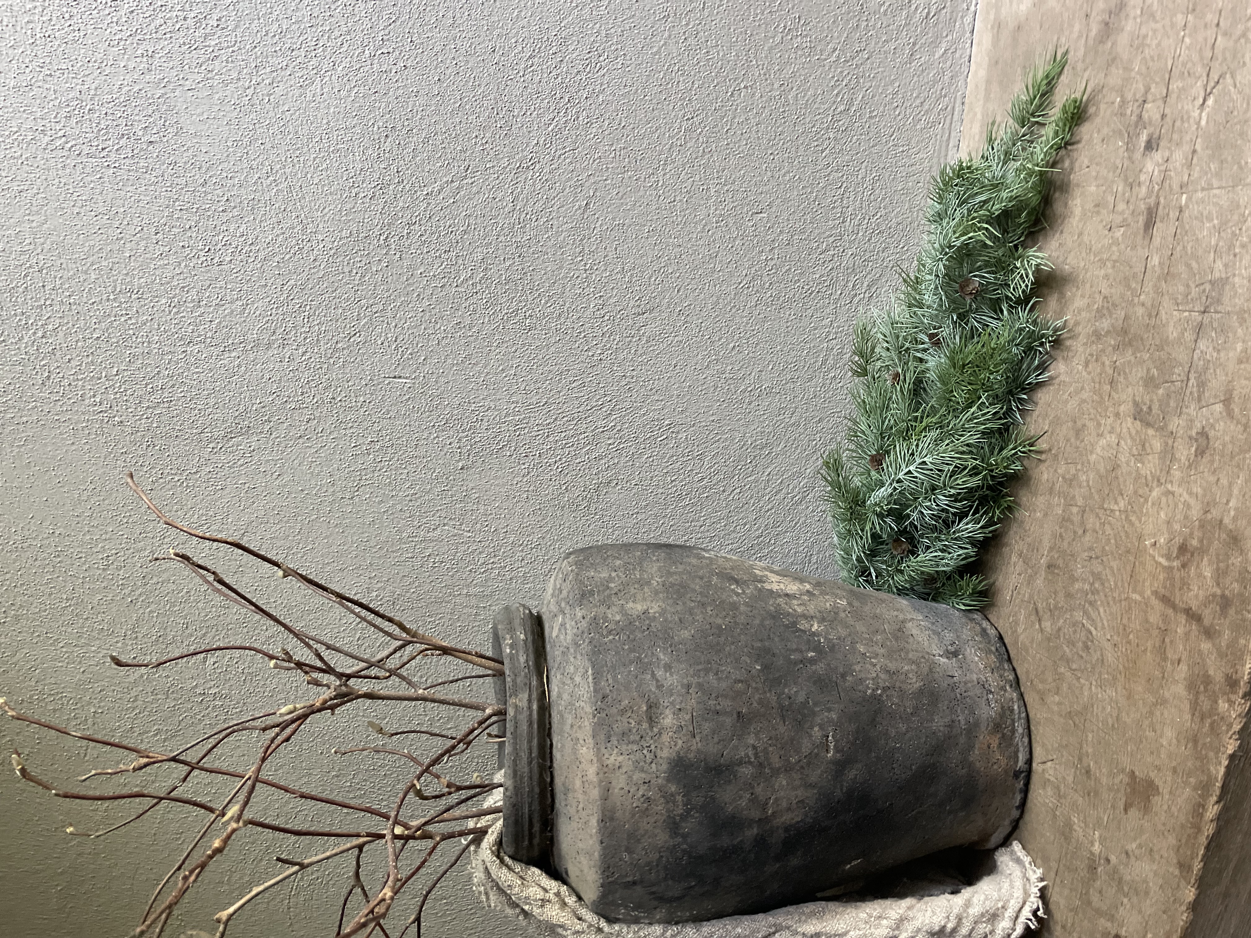 Prachtige grey green grijs groen vergrijsd decoratie tak dennentak guirlande toef winter kerst 185 cm
