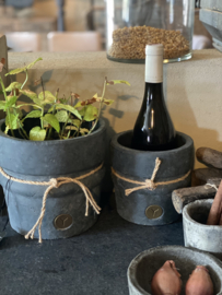 Set van 2 grijze stenen potten bloempotten pot landelijk stoer Brynxz jute touw