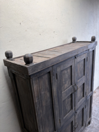 Leuk oud houten kast kastje 2 x 2 deuren halkastje legplanken vergrijsd origineel oudje landelijk stoer sober