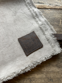 Prachtige shabby linnen doek keukendoek decoratie met leren lusje chalk -n- flax