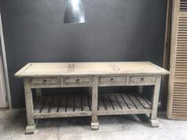 Stoere groot uniek oude houten witte tafel werkbank keukenblok kookeiland met lades marmer inleg blad onderblad gebroken wit beige grijs zwart sidetable keukentafel stoer vintage doorgescheurd landelijk industrieel 209 x 64 x 87 cm