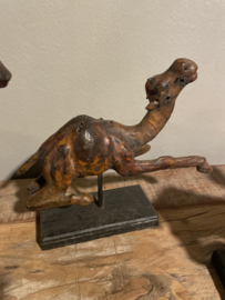 Leren kameel dromedaris op standaard beeld beeldje klein vintage