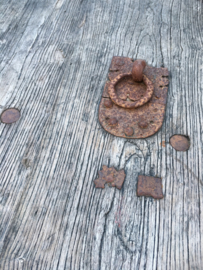 Oude vergrijsd houten Chinese deur deuren Wandpaneel scherm poort poorten wandpaneel decoratie renovatie Luiken Wandpaneel tafel tafelblad luik paneel stoer landelijk met origineel oud beslag