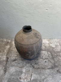 Prachtige vergrijsd antieke claypot Nepal kruik stenen vaas pot landelijk stoer sober vintage 68 x 46 cm