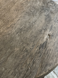 Oud vergrijsd rond houten tafel tafeltje salontafel bijzettafel wijntafeltje landelijk stoer sober