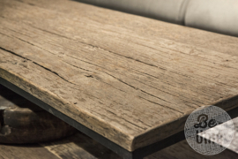 Hele stoere vergrijsd houten Salontafel bijzettafel truckwood Railway landelijk met metalen onderstel en onderplank industrieel vintage ovaal SEP