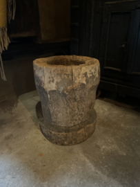 Stoere oude vergrijsd houten vijzel pot vaas krukje landelijk stoer Hoffz